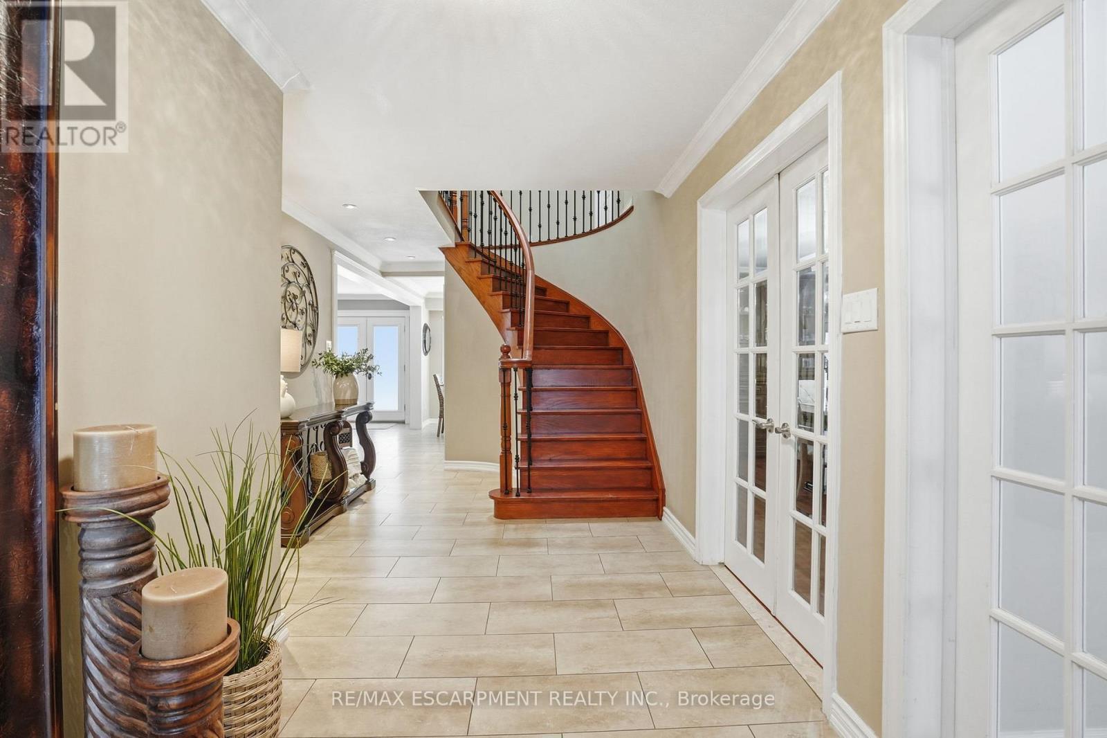 9 Stone Gate Drive, Grimsby, ON - Indoor Photo Showing Other Room