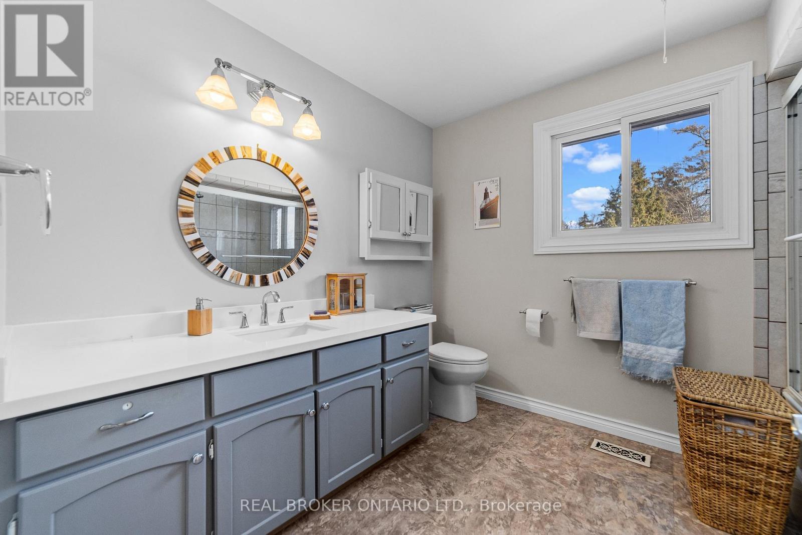 7 Templer Drive, Hamilton, ON - Indoor Photo Showing Bathroom