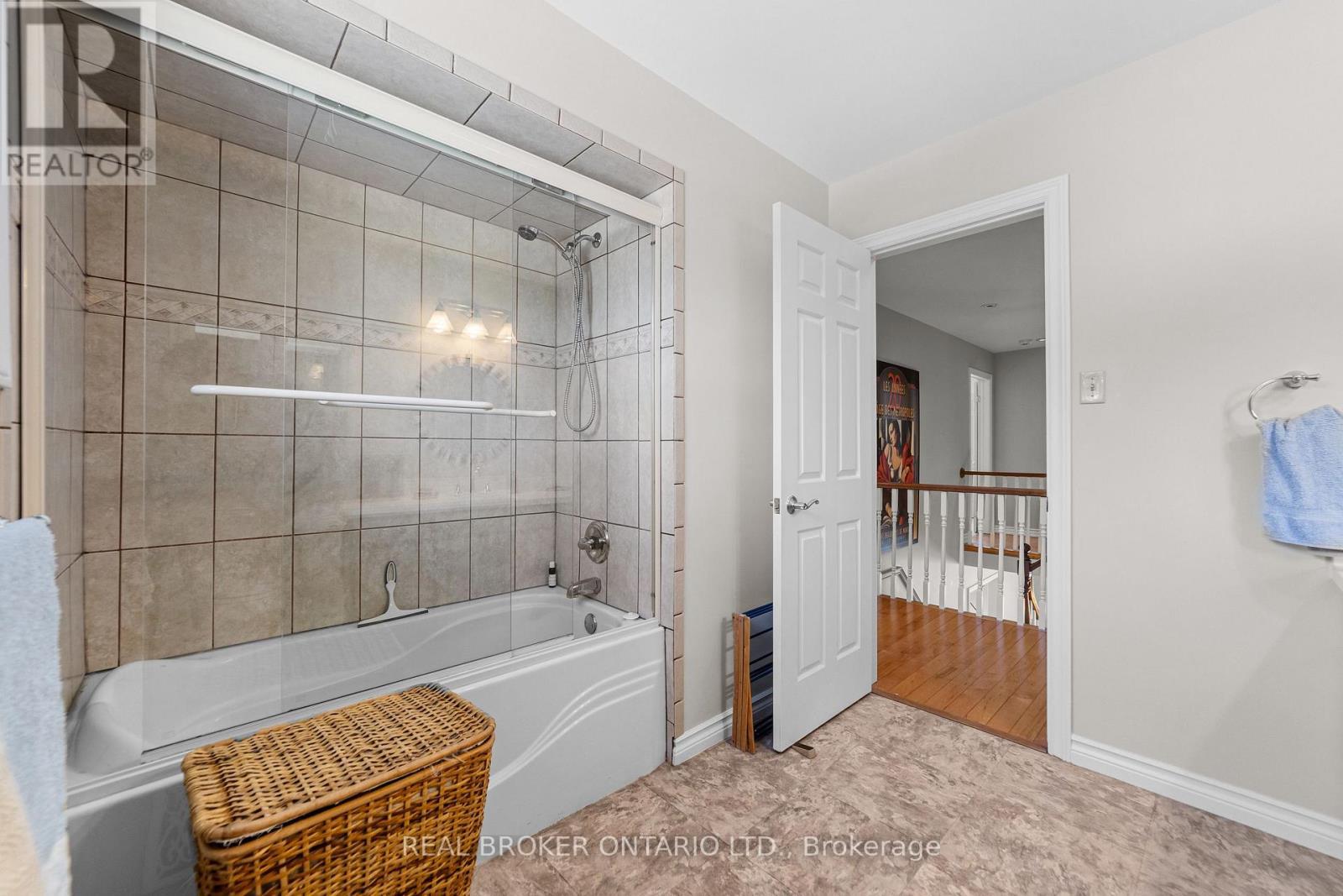 7 Templer Drive, Hamilton, ON - Indoor Photo Showing Bathroom