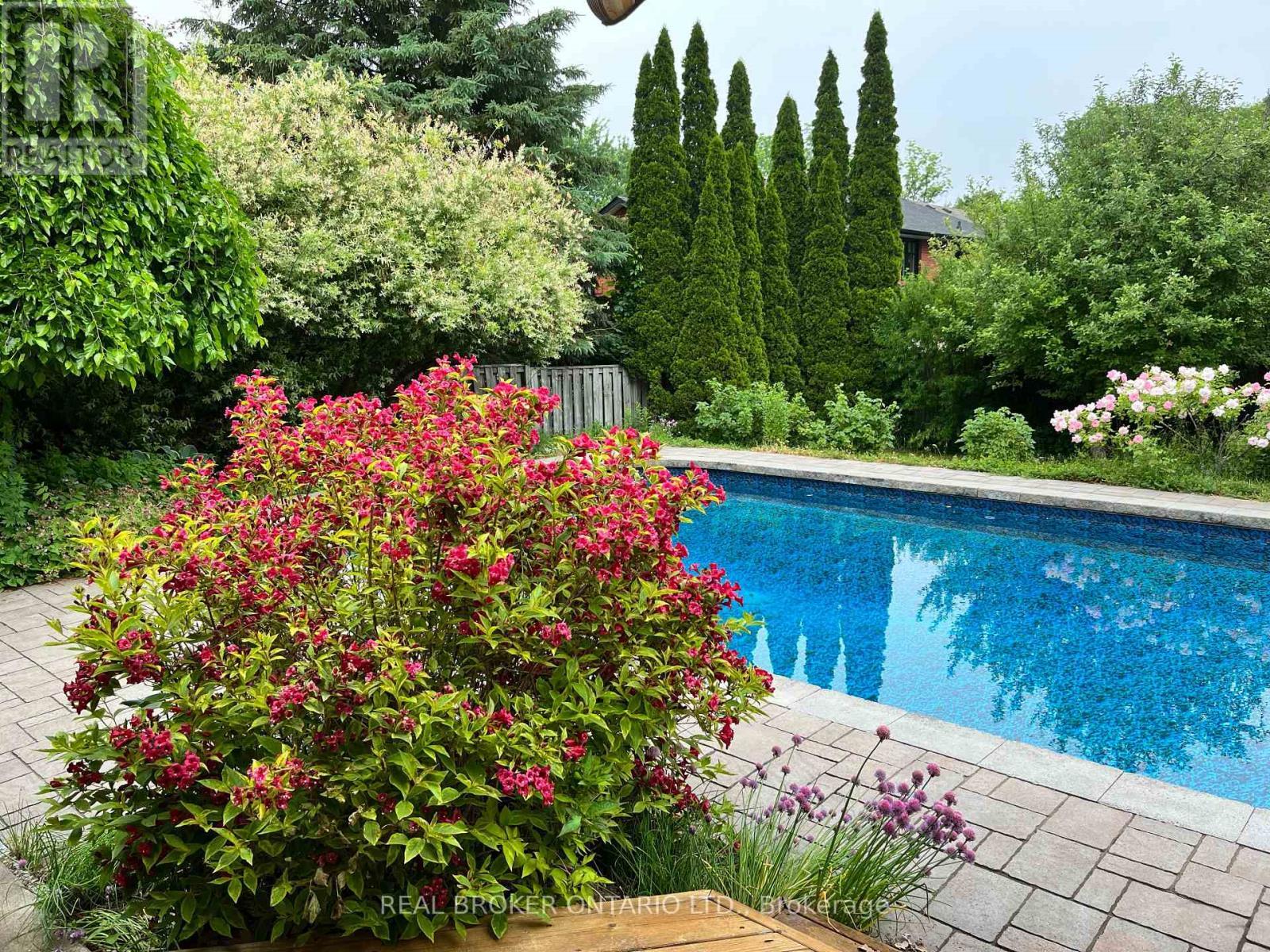 7 Templer Drive, Hamilton, ON - Outdoor With In Ground Pool
