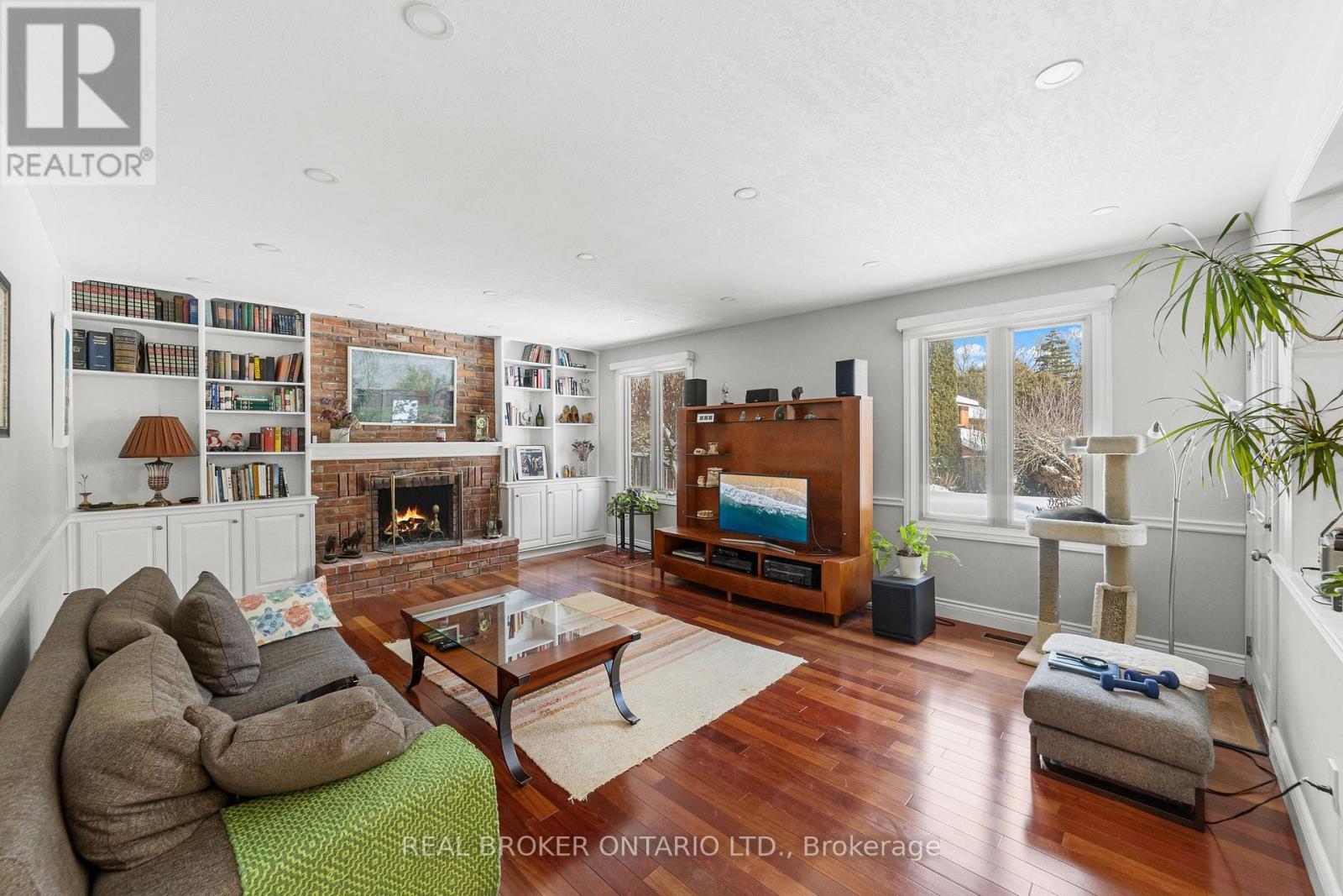 7 Templer Drive, Hamilton, ON - Indoor Photo Showing Living Room With Fireplace