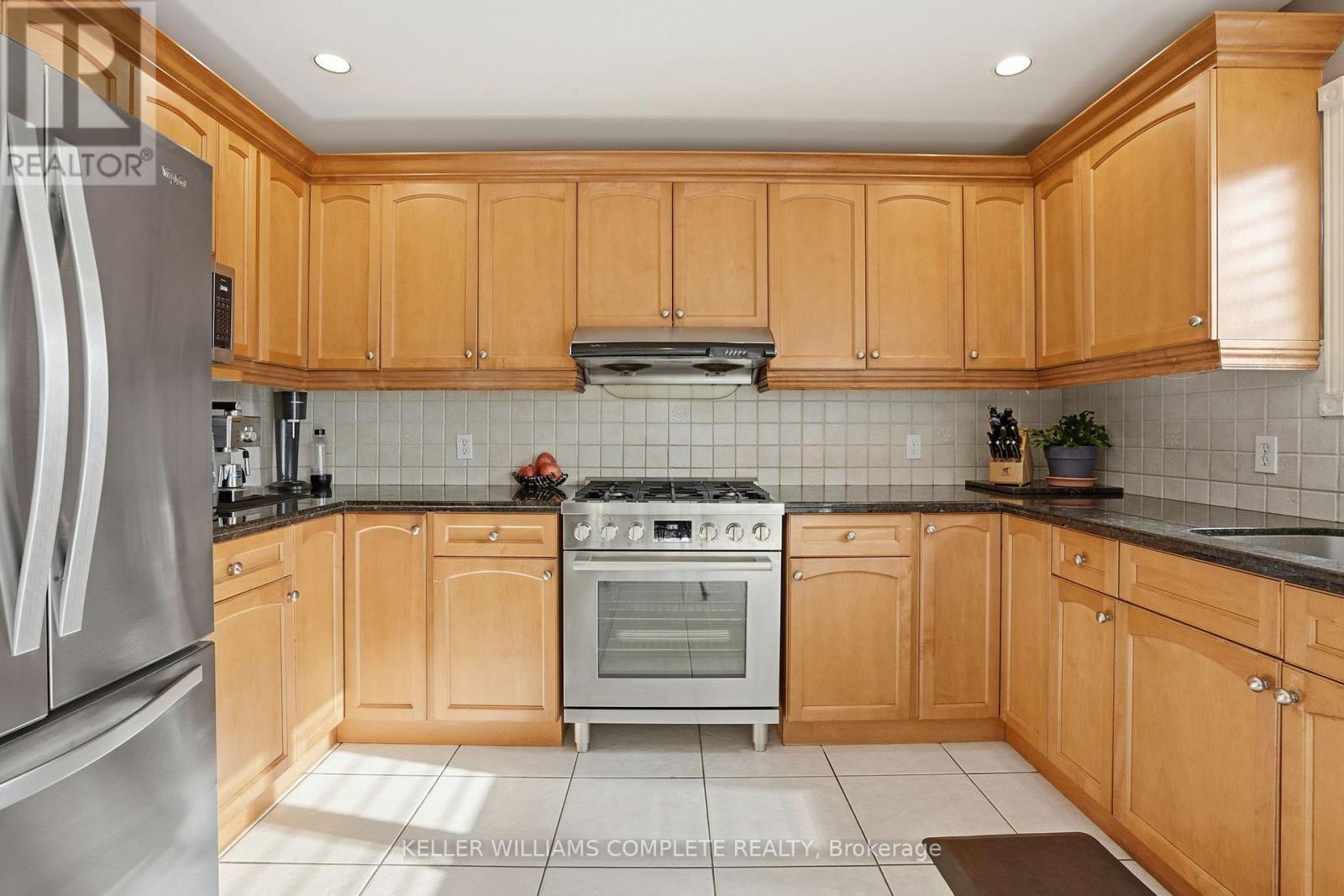37 Southcreek Drive, Hamilton, ON - Indoor Photo Showing Kitchen