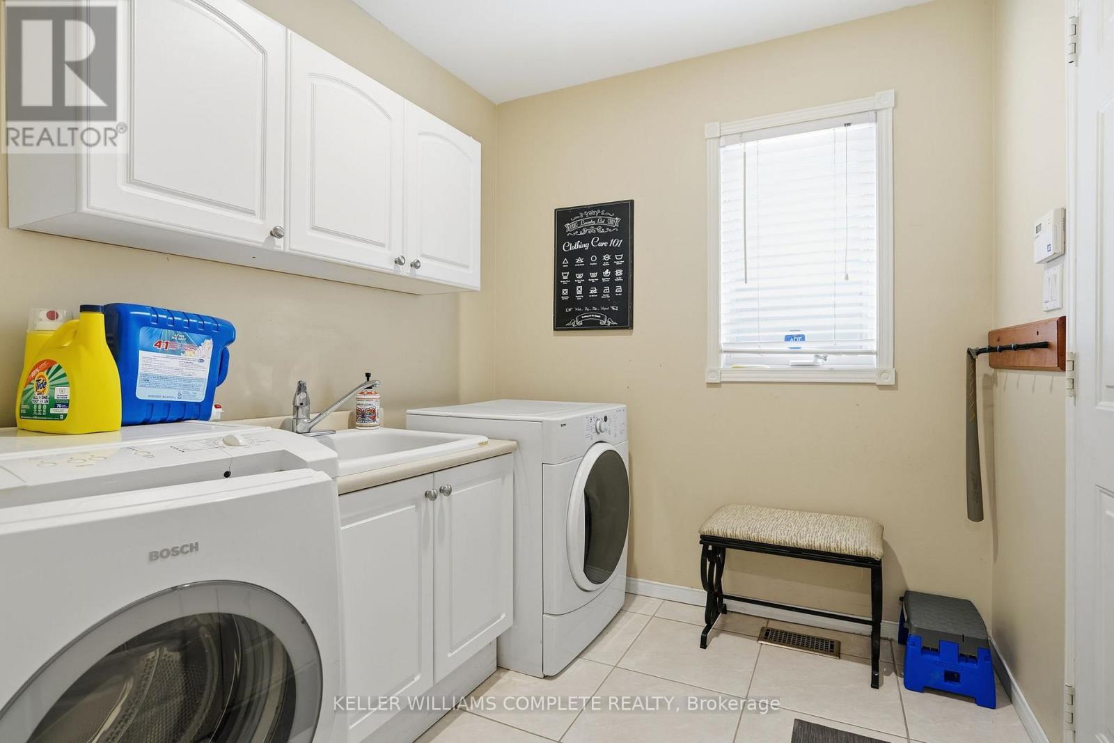 37 Southcreek Drive, Hamilton, ON - Indoor Photo Showing Laundry Room