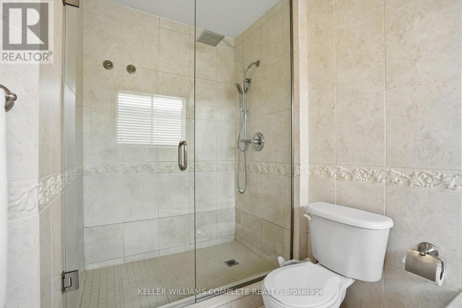 37 Southcreek Drive, Hamilton, ON - Indoor Photo Showing Bathroom