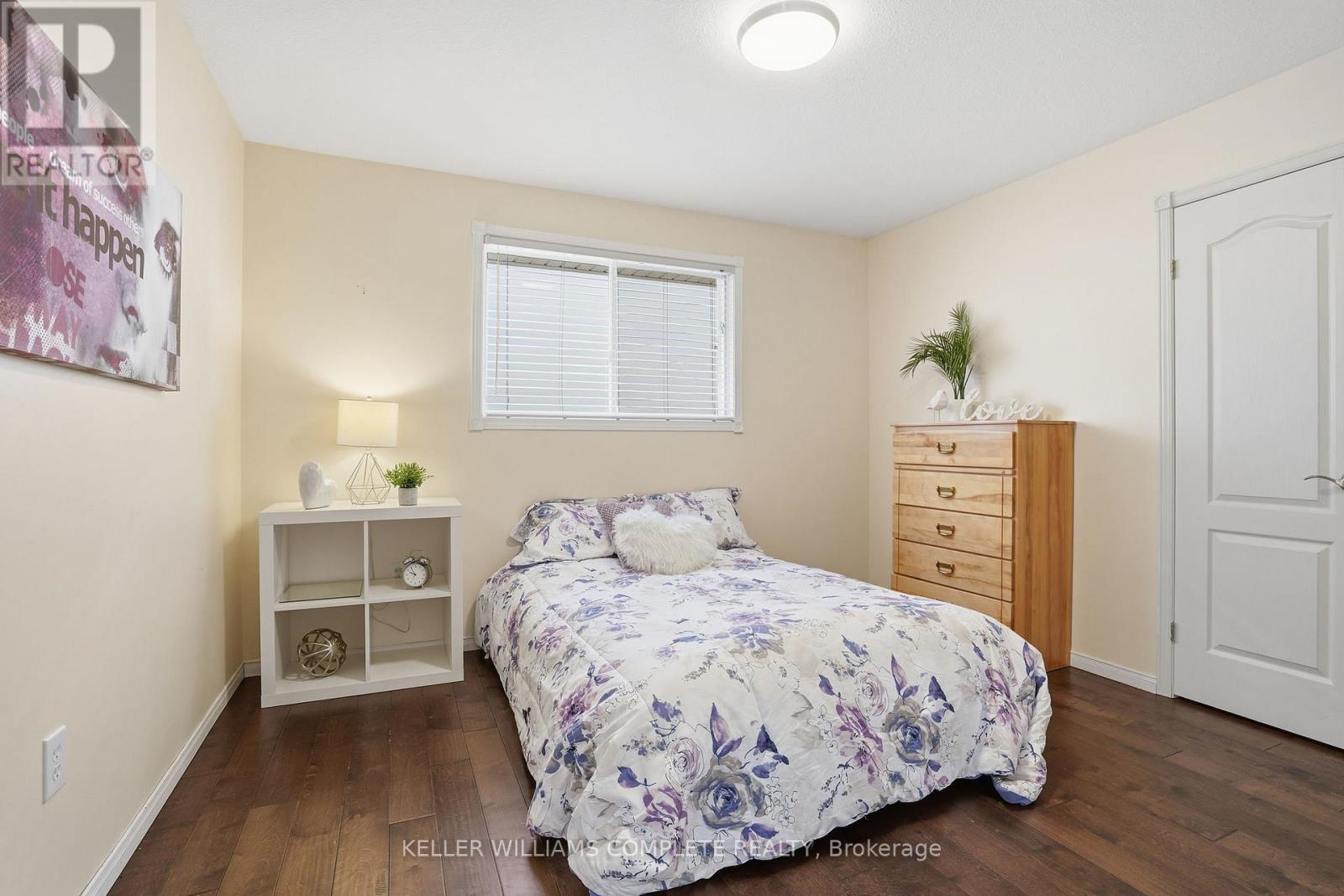 37 Southcreek Drive, Hamilton, ON - Indoor Photo Showing Bedroom