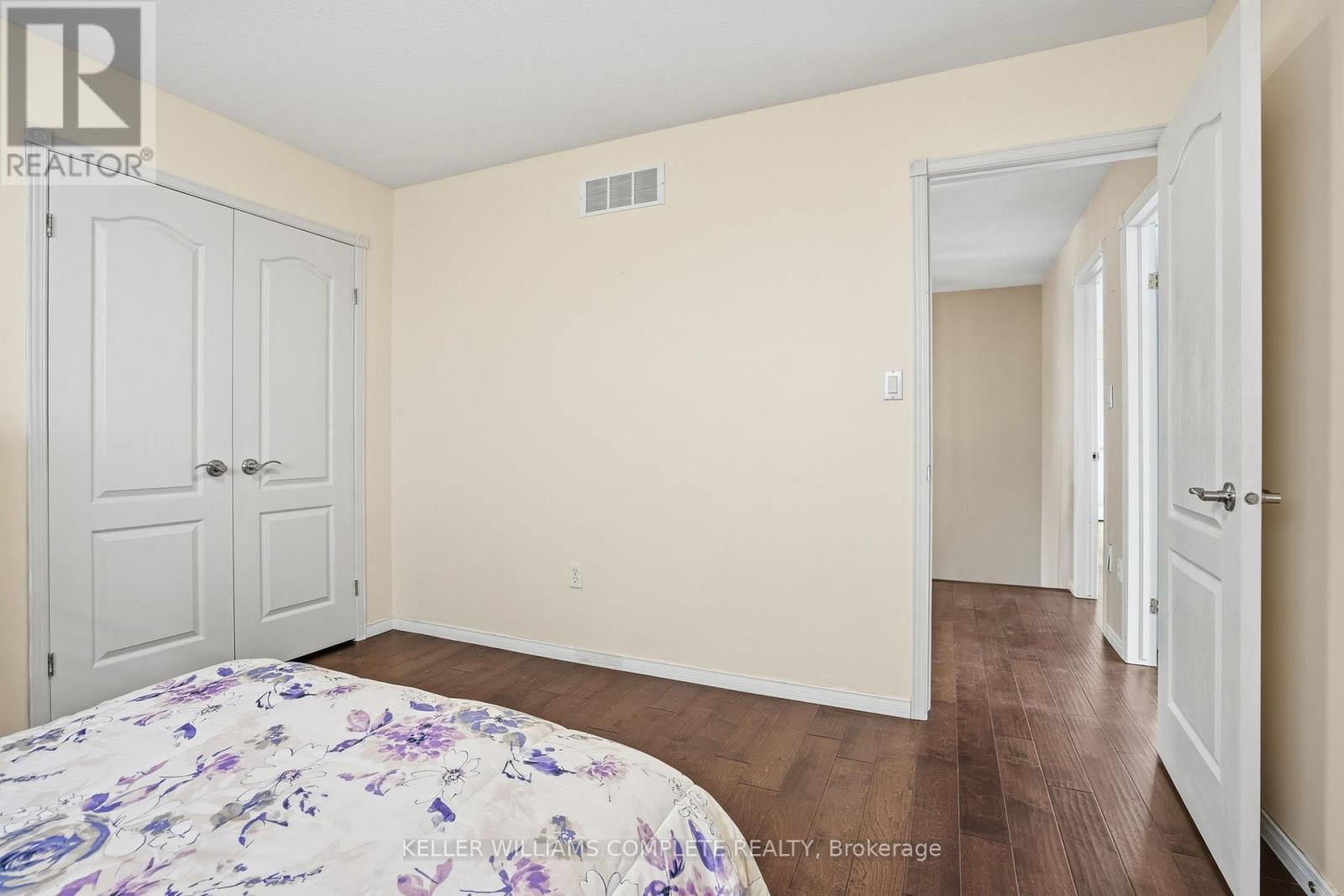37 Southcreek Drive, Hamilton, ON - Indoor Photo Showing Bedroom