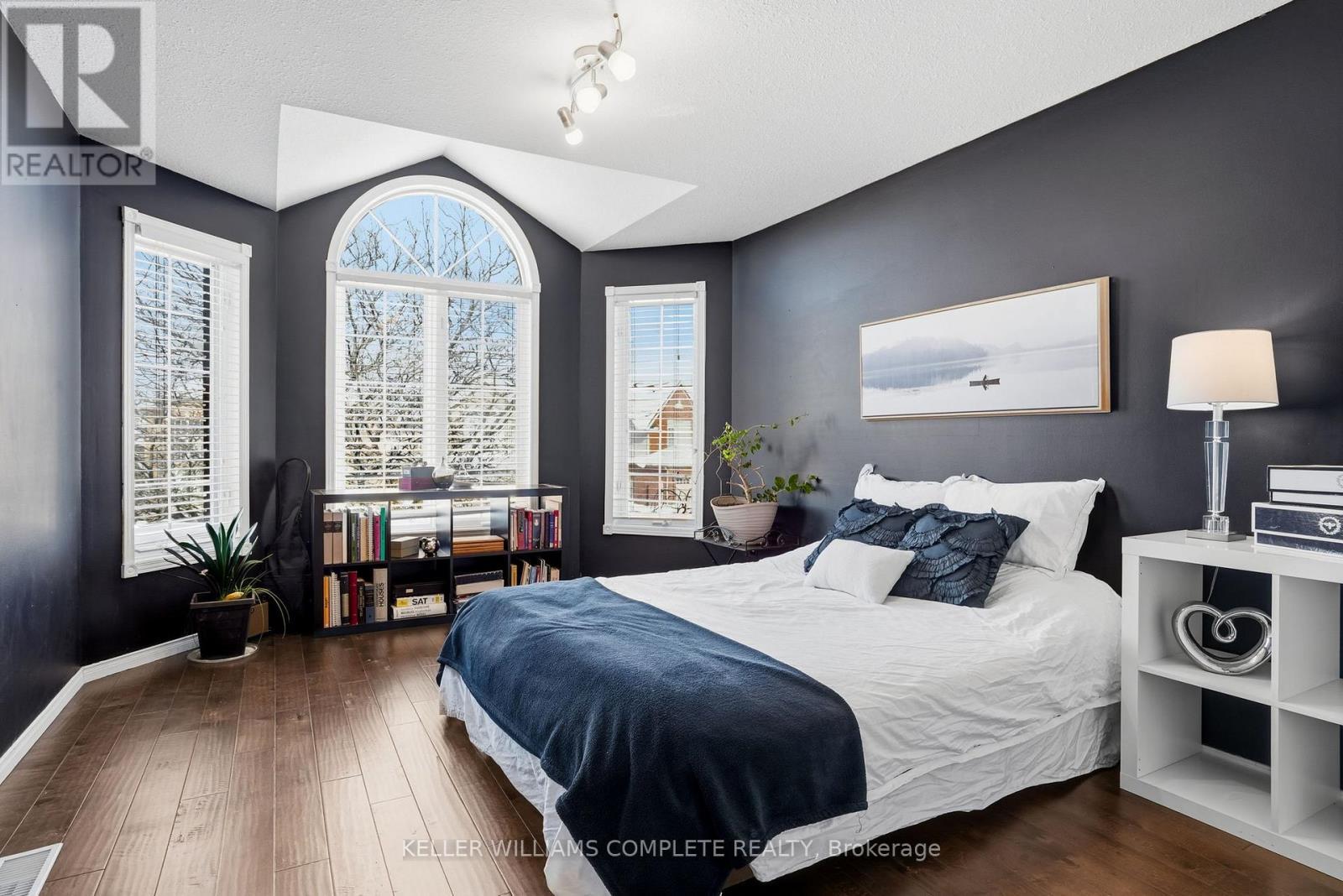37 Southcreek Drive, Hamilton, ON - Indoor Photo Showing Bedroom