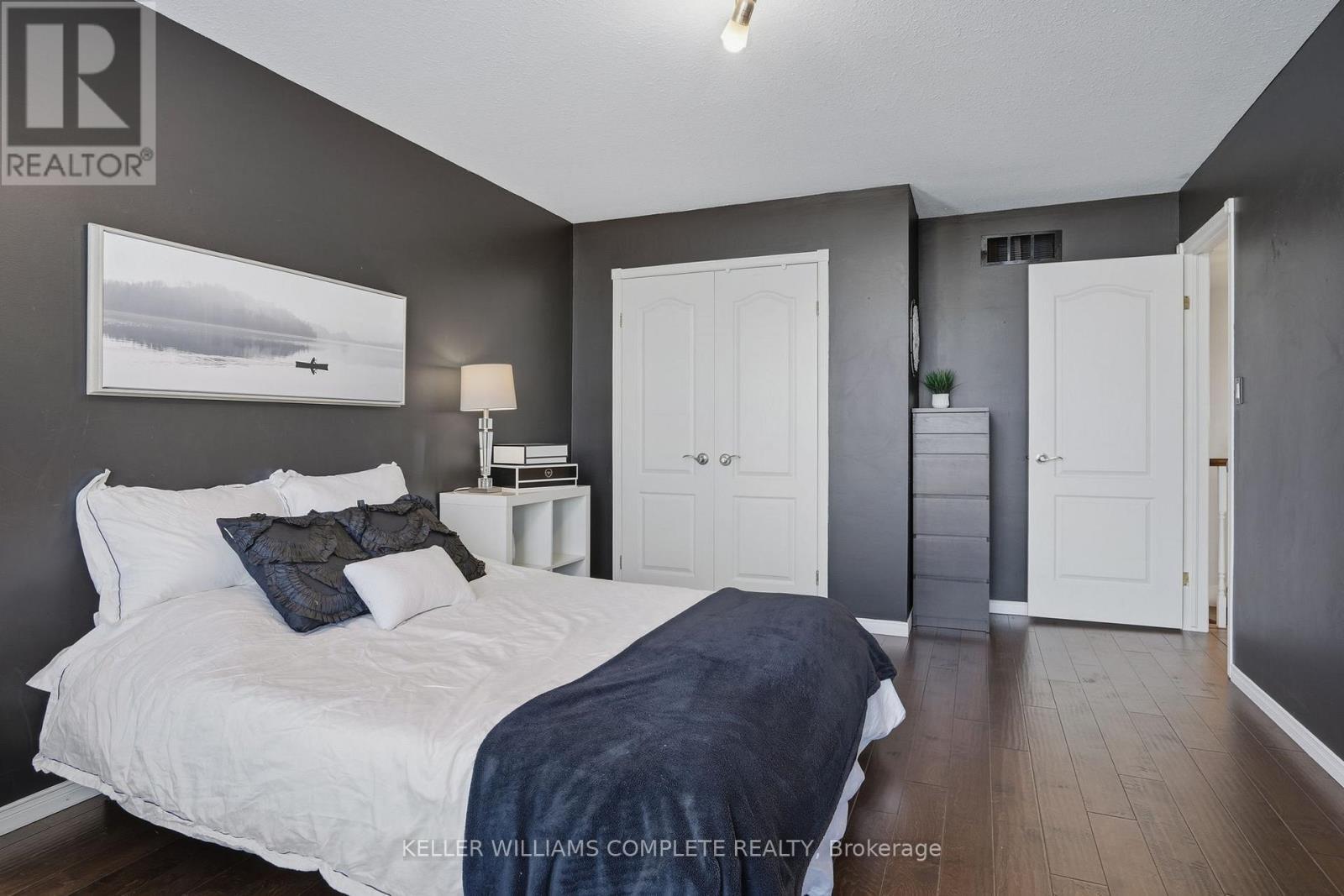 37 Southcreek Drive, Hamilton, ON - Indoor Photo Showing Bedroom