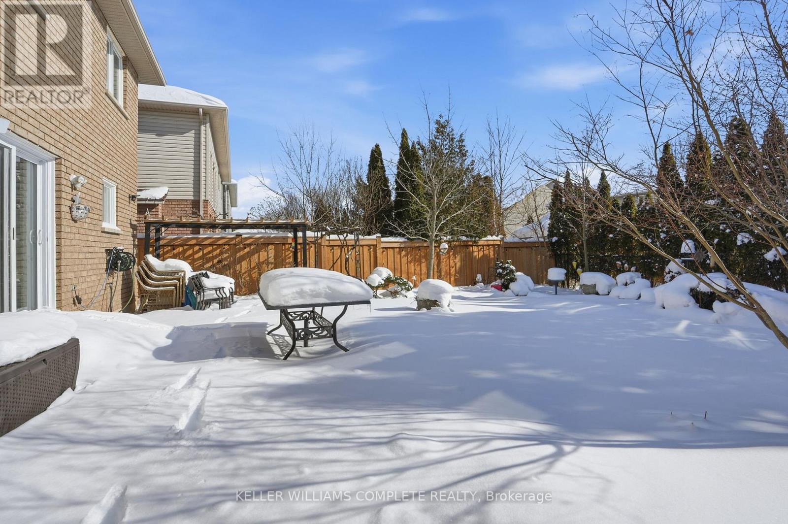 37 Southcreek Drive, Hamilton, ON - Outdoor