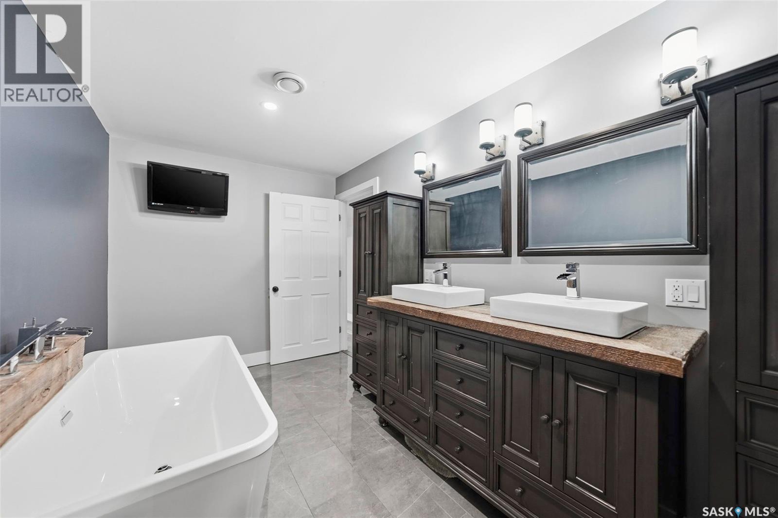 1110 Main Street N, Watrous, SK - Indoor Photo Showing Bathroom