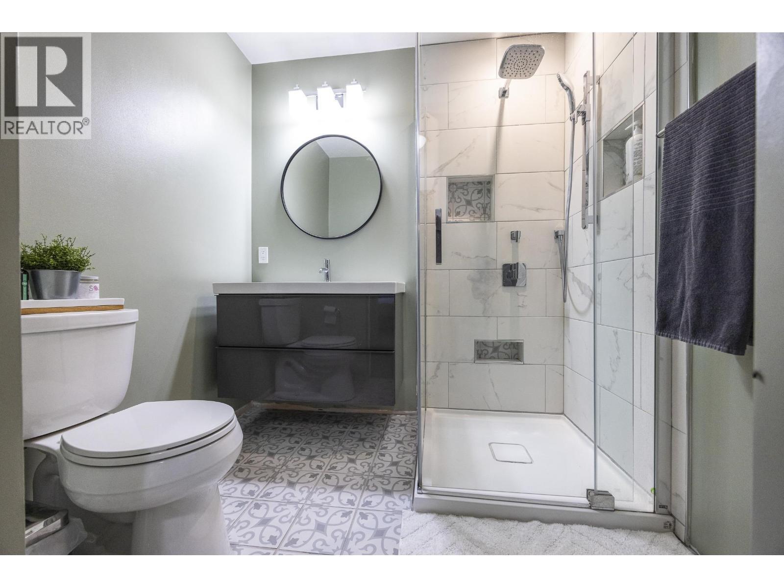 1 2218 Evergreen Street, Terrace, BC - Indoor Photo Showing Bathroom