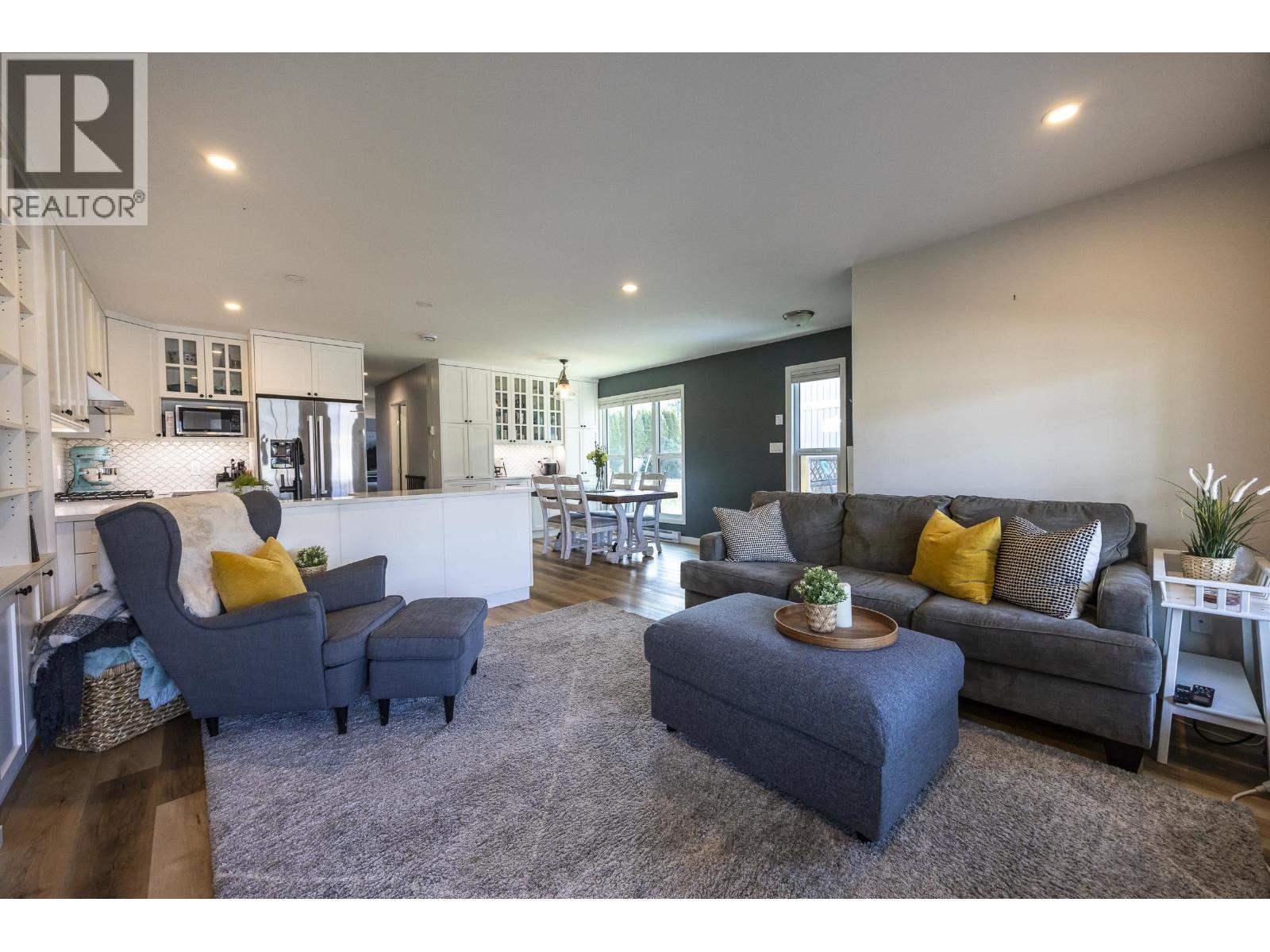 1 2218 Evergreen Street, Terrace, BC - Indoor Photo Showing Living Room