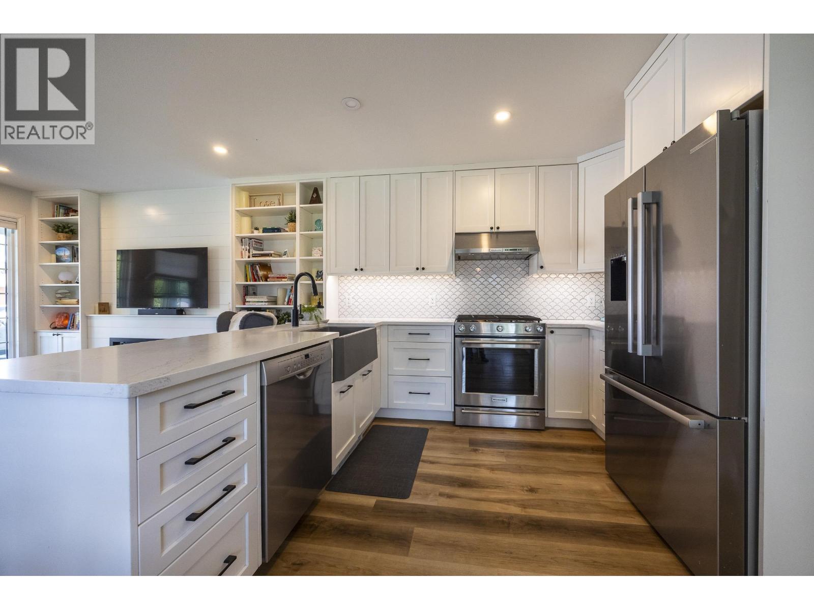 1 2218 Evergreen Street, Terrace, BC - Indoor Photo Showing Kitchen With Upgraded Kitchen