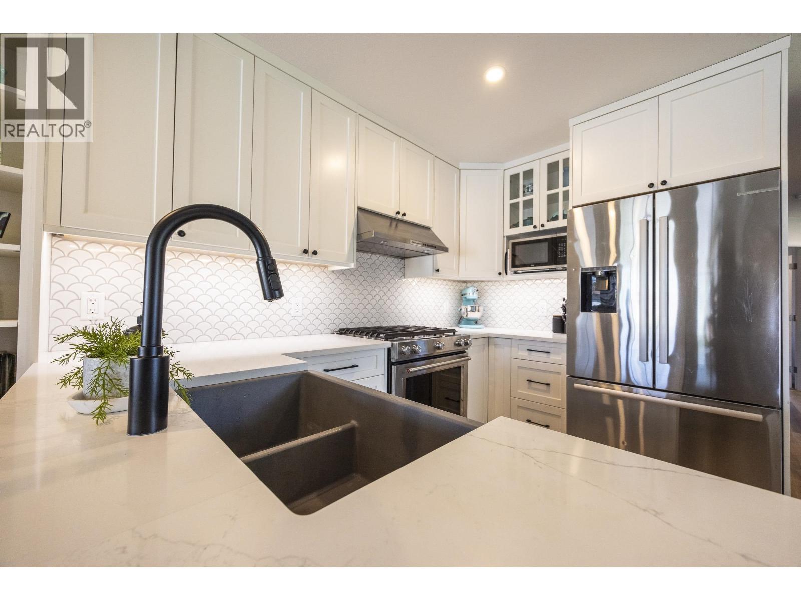 1 2218 Evergreen Street, Terrace, BC - Indoor Photo Showing Kitchen With Double Sink With Upgraded Kitchen