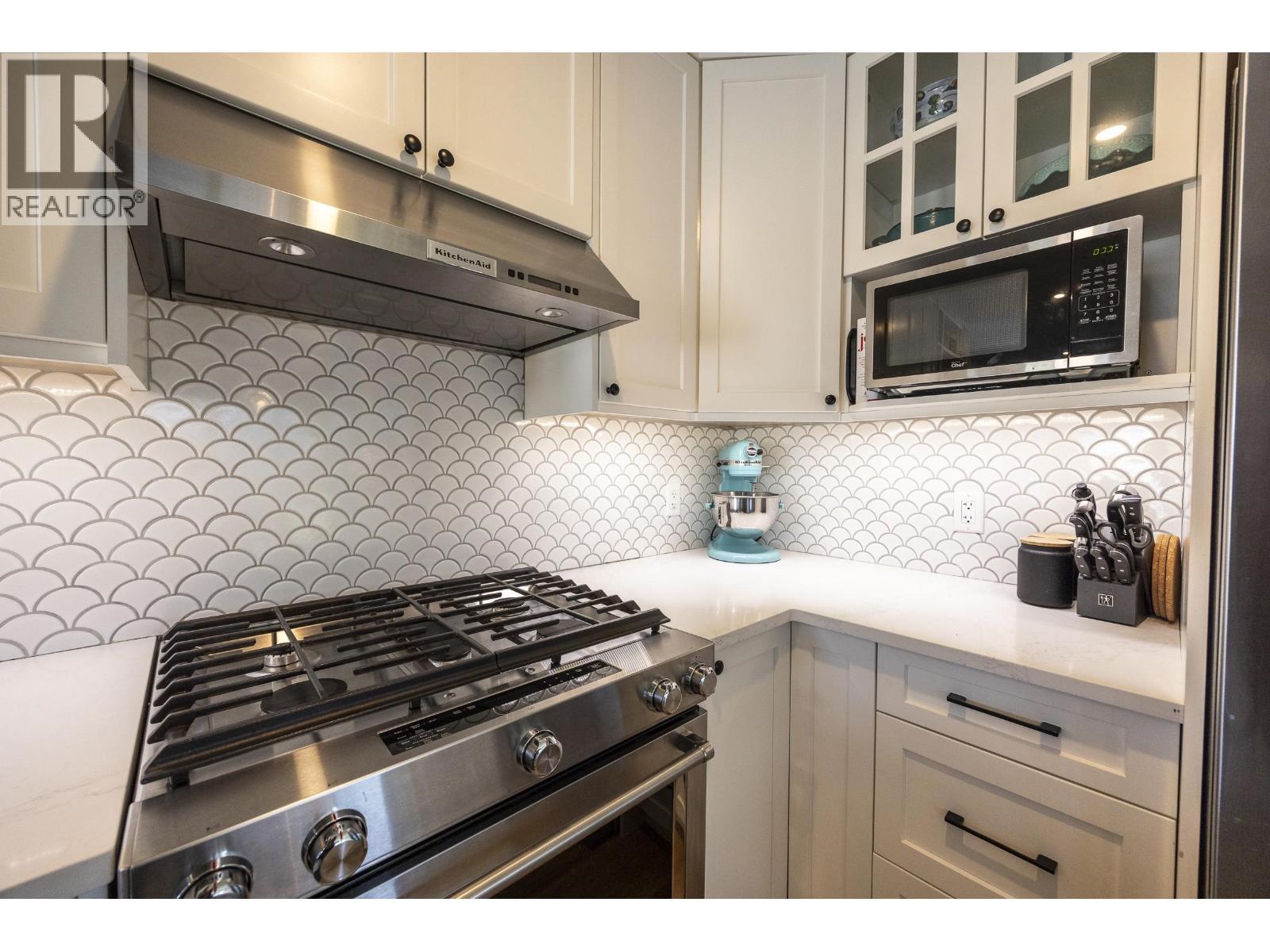 1 2218 Evergreen Street, Terrace, BC - Indoor Photo Showing Kitchen With Upgraded Kitchen