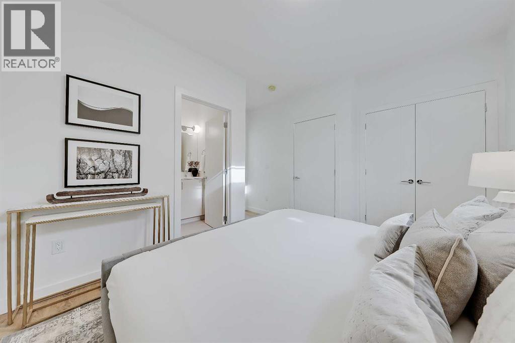 109 & 102, 3550 45 Street Sw, Calgary, AB - Indoor Photo Showing Bedroom