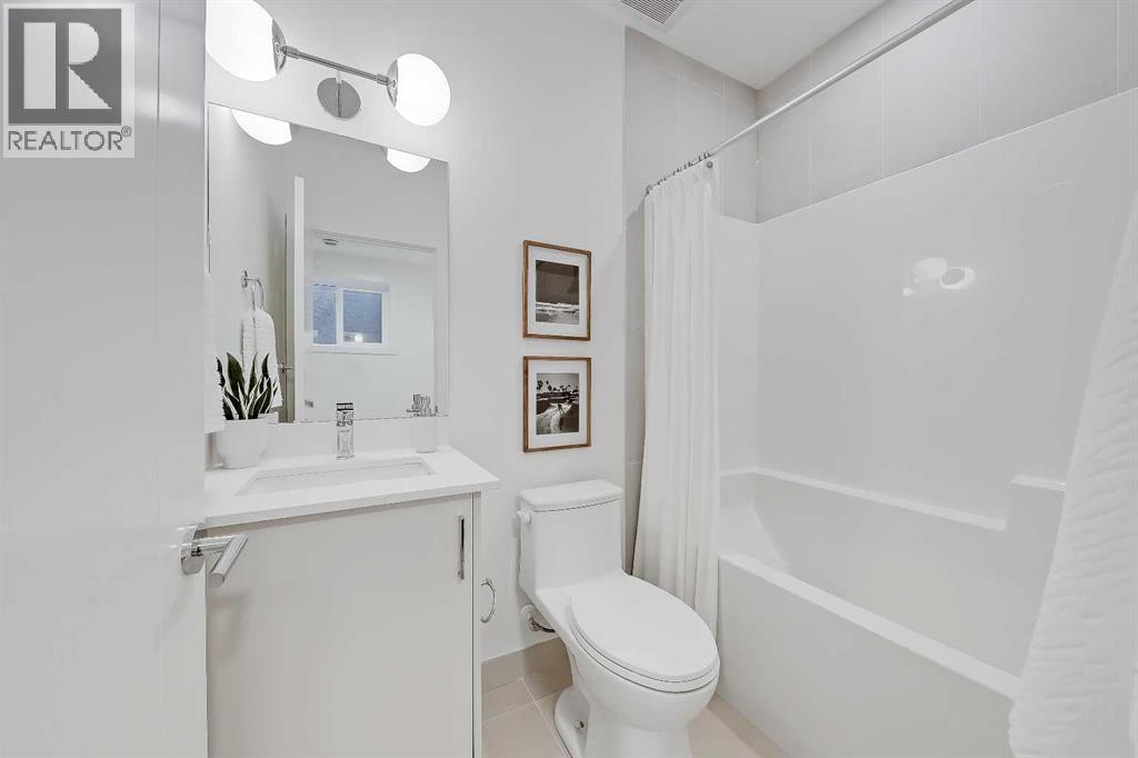 109 & 102, 3550 45 Street Sw, Calgary, AB - Indoor Photo Showing Bathroom