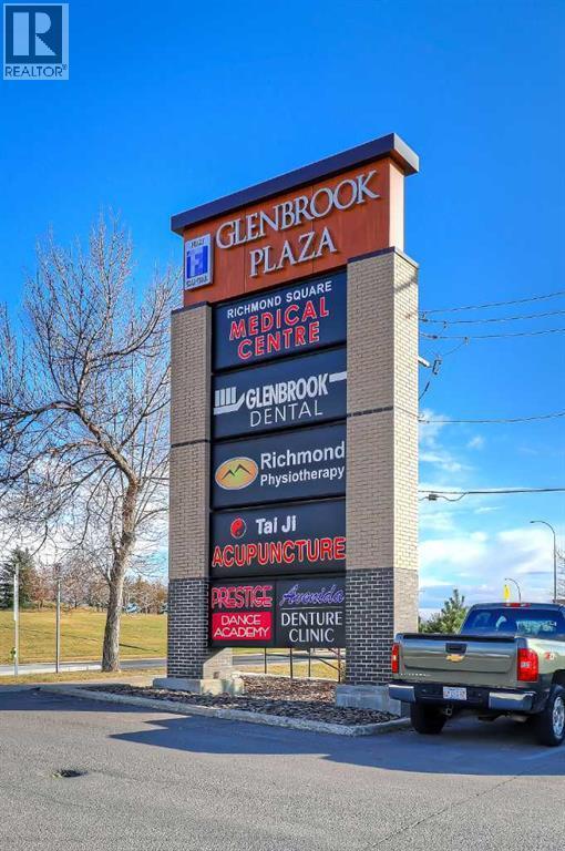 109 & 102, 3550 45 Street Sw, Calgary, AB - Outdoor