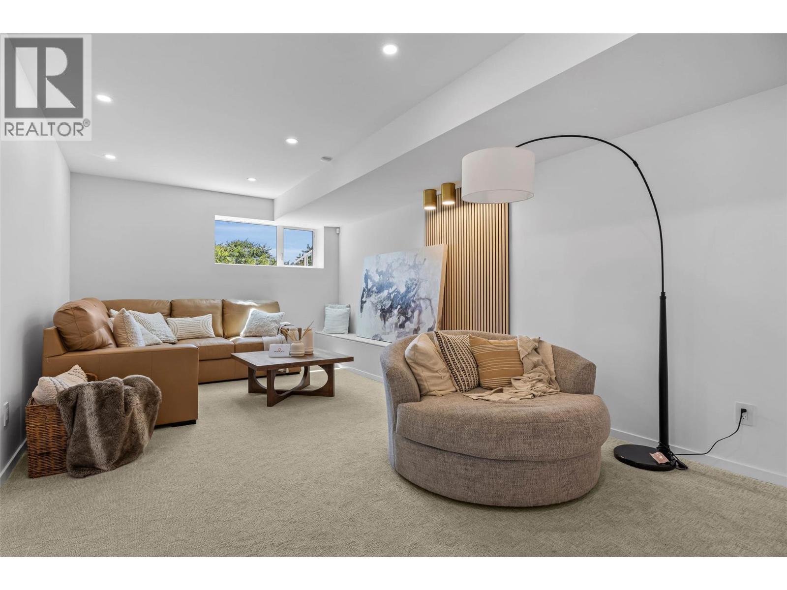 3562 Sage Drive, Kamloops, BC - Indoor Photo Showing Living Room