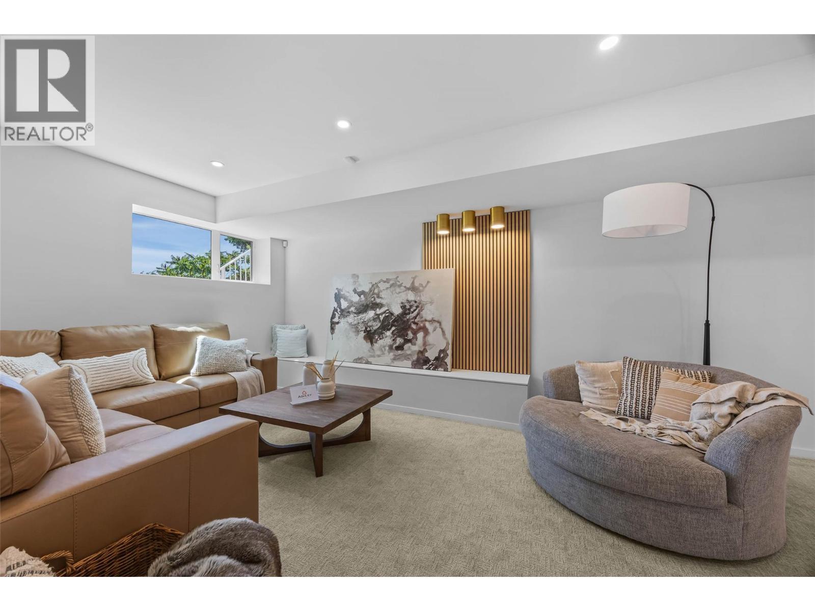 3562 Sage Drive, Kamloops, BC - Indoor Photo Showing Living Room