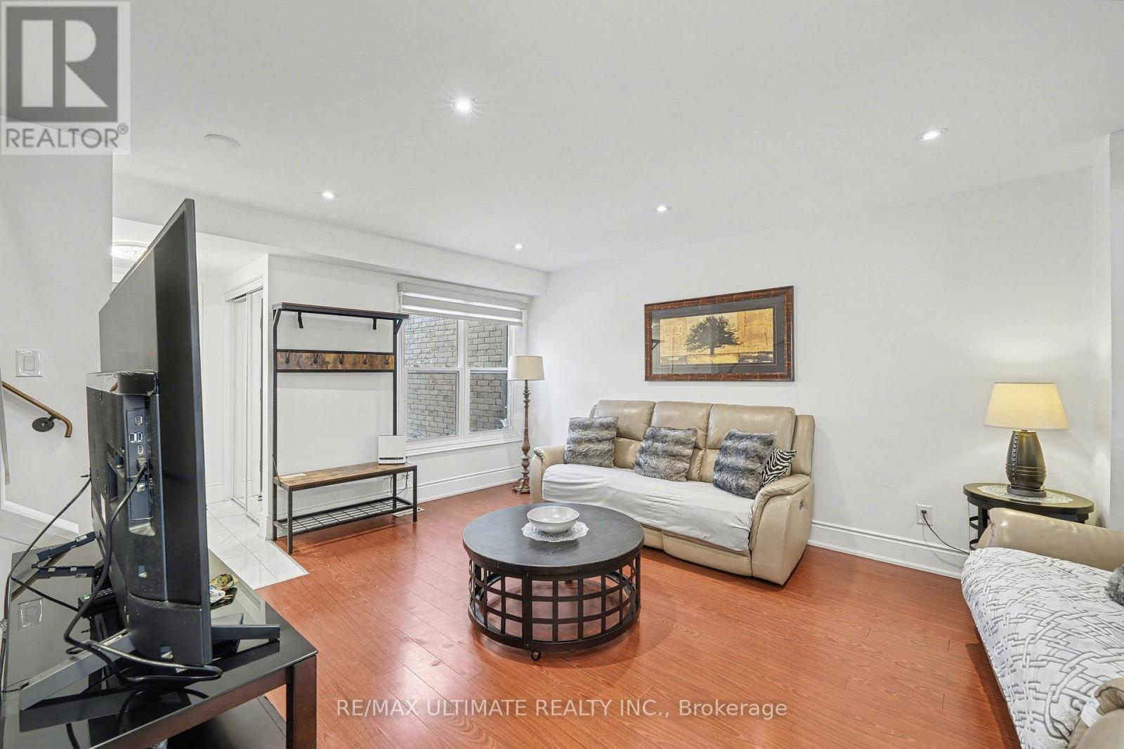 29 Kipling Crescent, Ajax, ON - Indoor Photo Showing Living Room