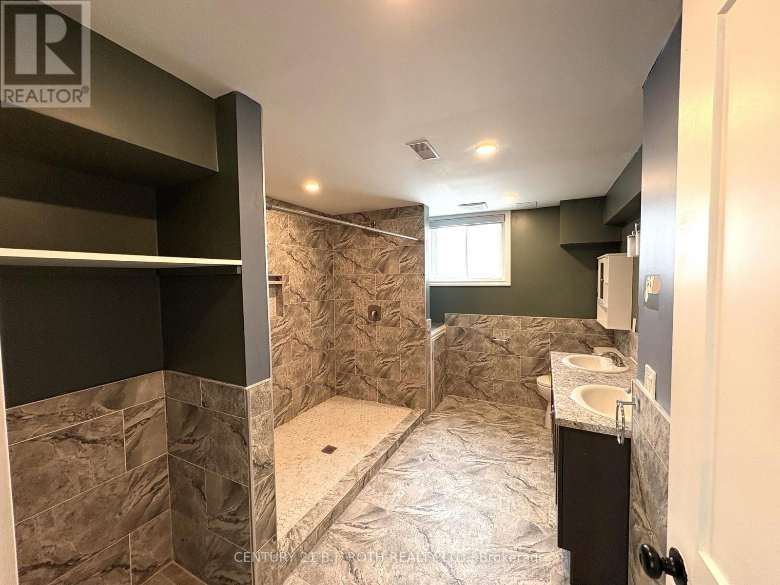 150 Nelson Street E, New Tecumseth, ON - Indoor Photo Showing Other Room