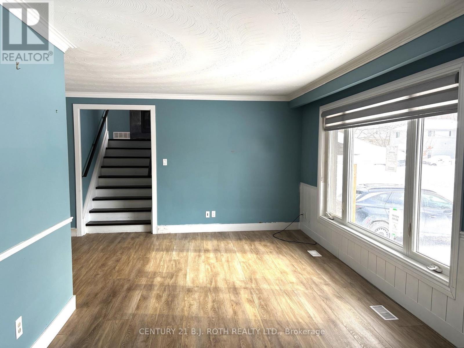 150 Nelson Street E, New Tecumseth, ON - Indoor Photo Showing Other Room