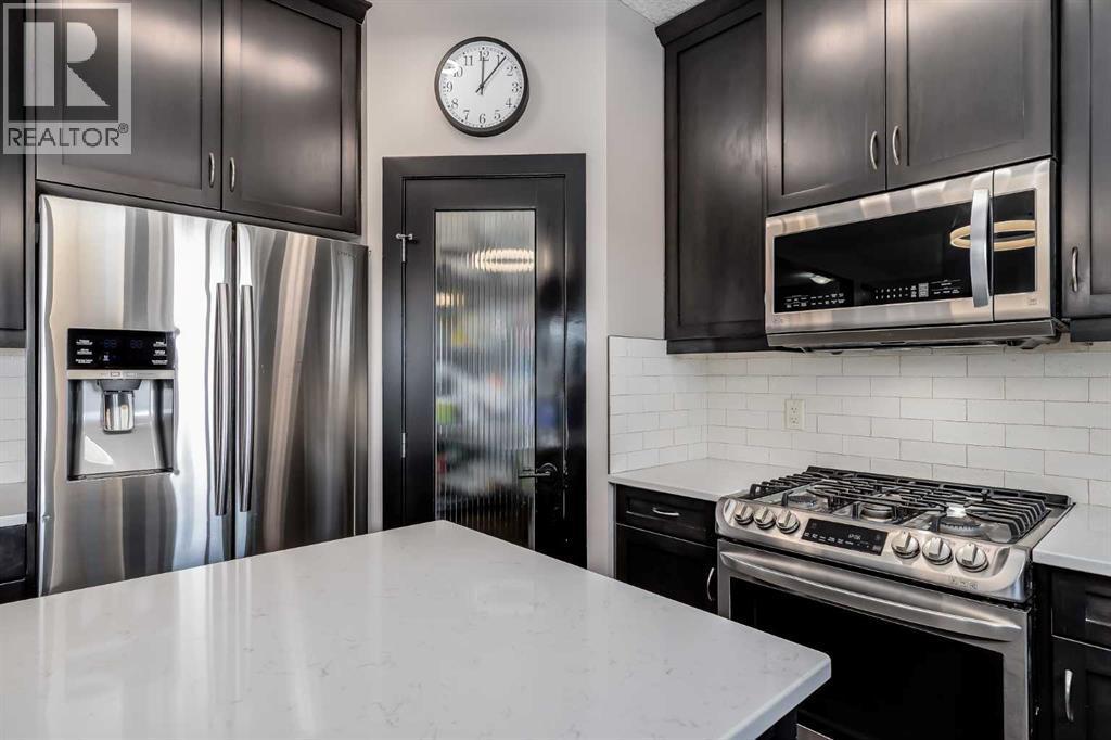 Gas Stove - 382 Williamstown Green Nw, Airdrie, AB - Indoor Photo Showing Kitchen With Upgraded Kitchen
