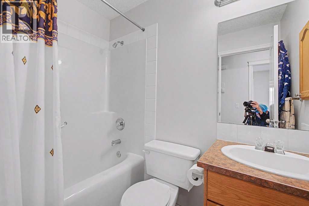 272 Chaparral Drive Se, Calgary, AB - Indoor Photo Showing Bathroom