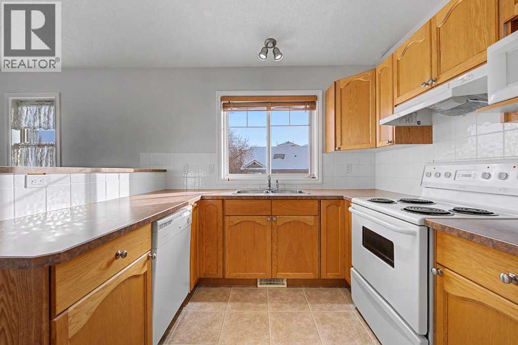 272 Chaparral Drive Se, Calgary, AB - Indoor Photo Showing Kitchen With Double Sink