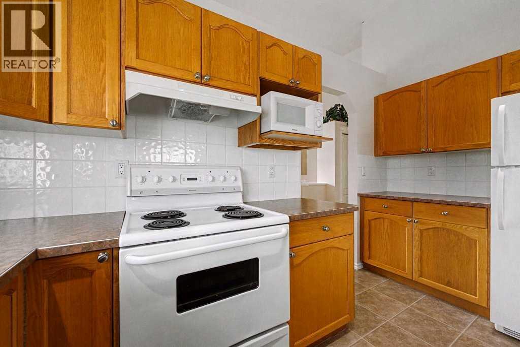 272 Chaparral Drive Se, Calgary, AB - Indoor Photo Showing Kitchen