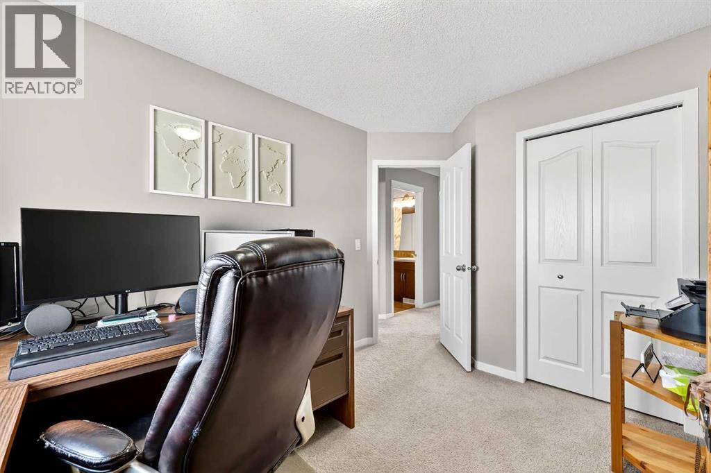 336 Cranberry Circle Se, Calgary, AB - Indoor Photo Showing Office