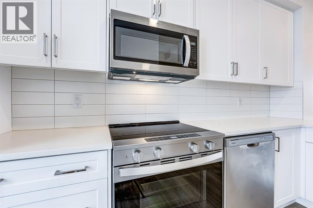 202, 437 Alpine Avenue Sw, Calgary, AB - Indoor Photo Showing Kitchen