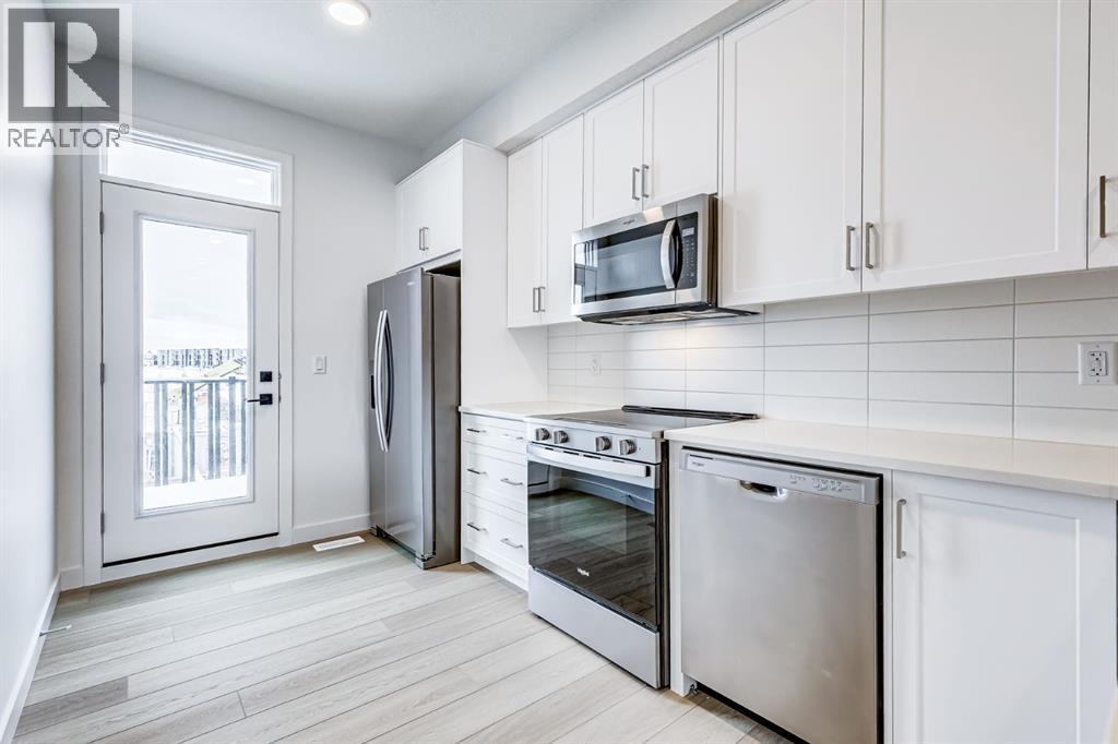202, 437 Alpine Avenue Sw, Calgary, AB - Indoor Photo Showing Kitchen