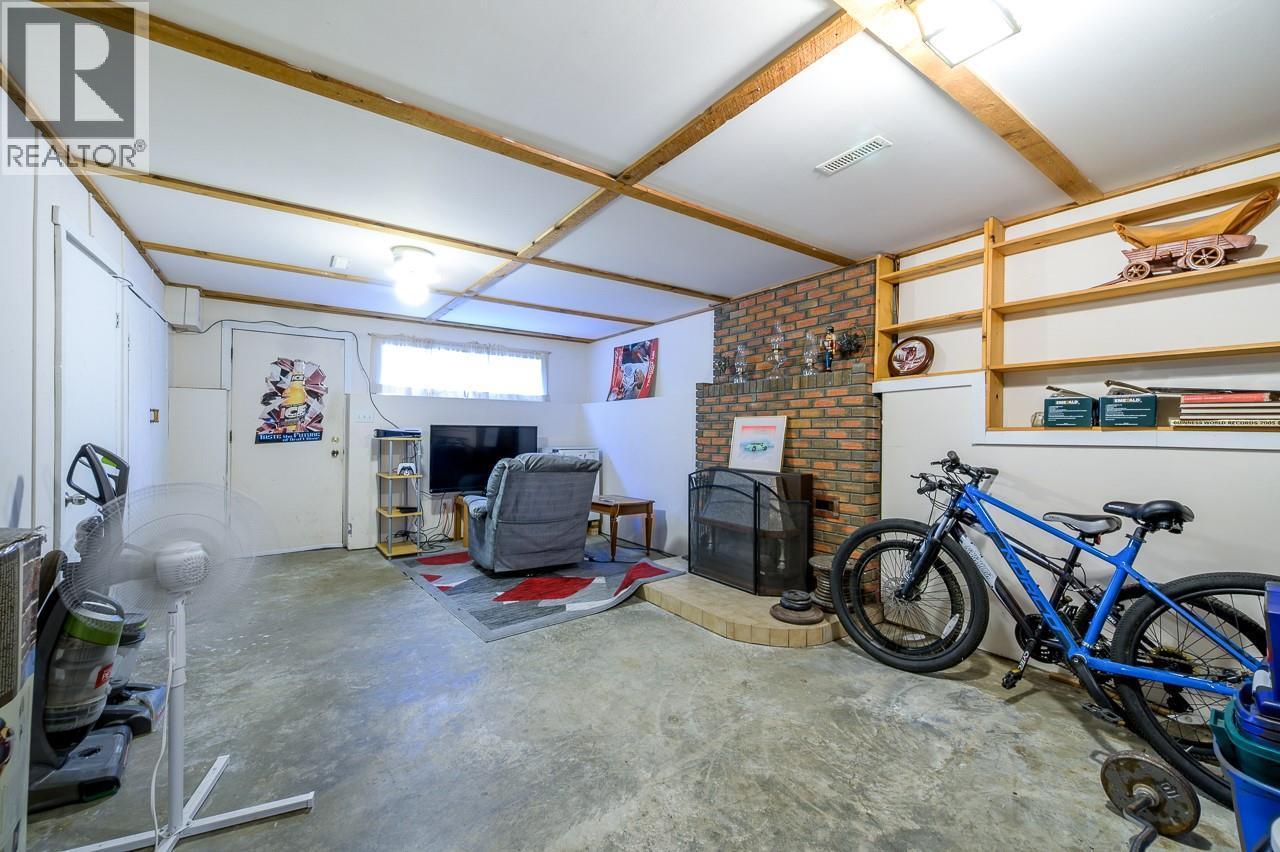 1835 Westsyde Road, Kamloops, BC - Indoor Photo Showing Garage