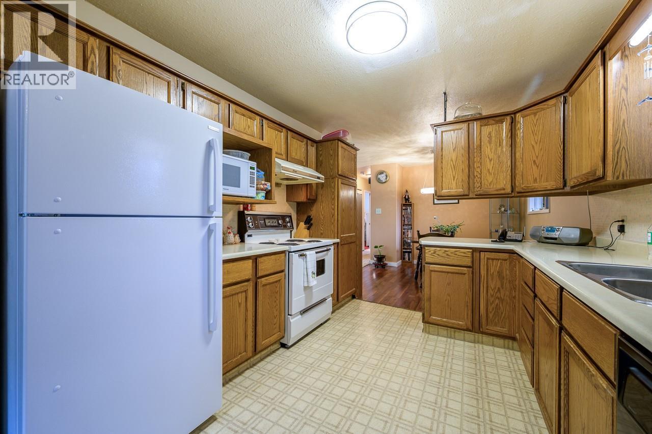 1835 Westsyde Road, Kamloops, BC - Indoor Photo Showing Kitchen