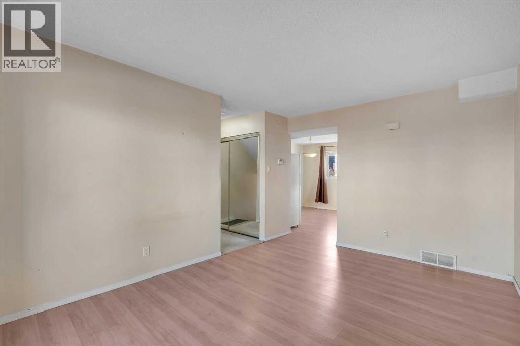 14, 8112 36 Avenue Nw, Calgary, AB - Indoor Photo Showing Other Room