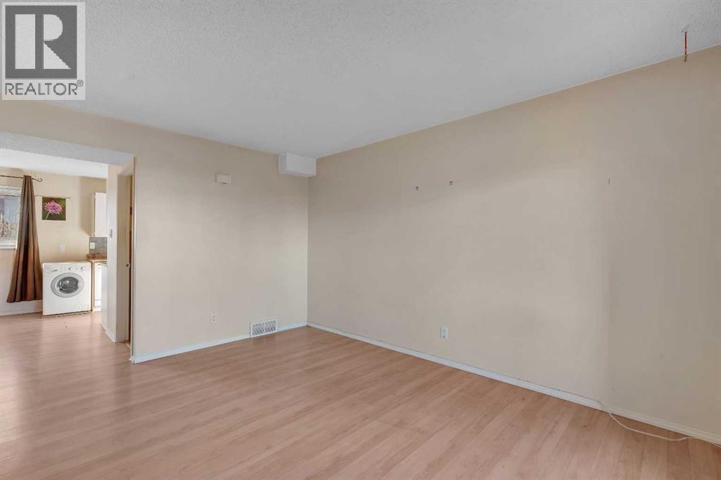 14, 8112 36 Avenue Nw, Calgary, AB - Indoor Photo Showing Other Room