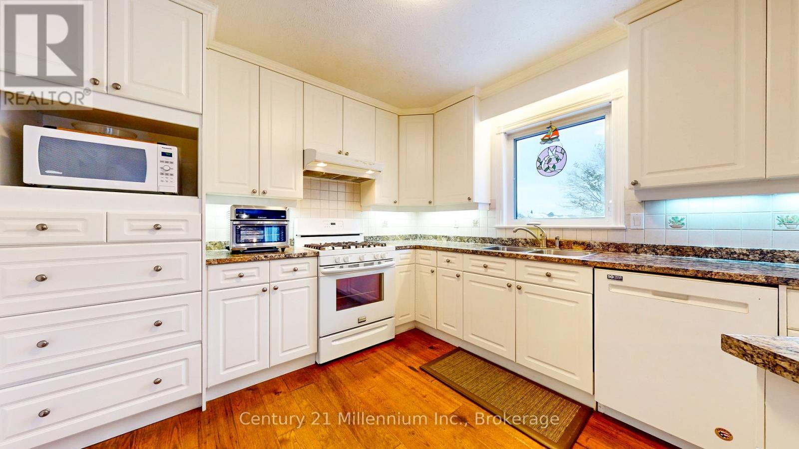 29 Ridge Creek Drive, Meaford, ON - Indoor Photo Showing Kitchen With Double Sink