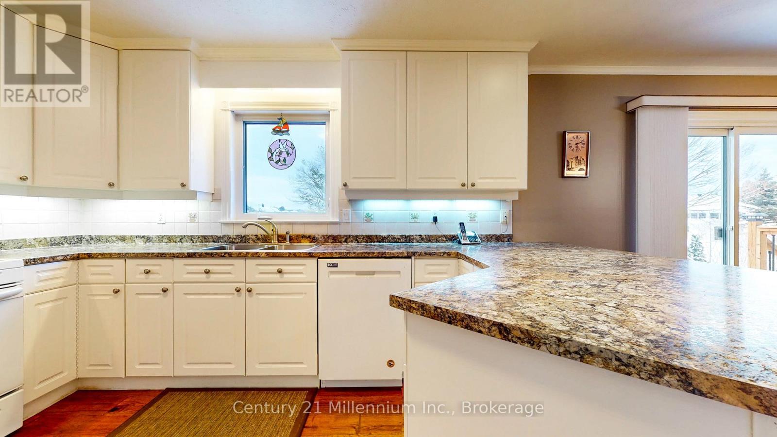29 Ridge Creek Drive, Meaford, ON - Indoor Photo Showing Kitchen With Double Sink