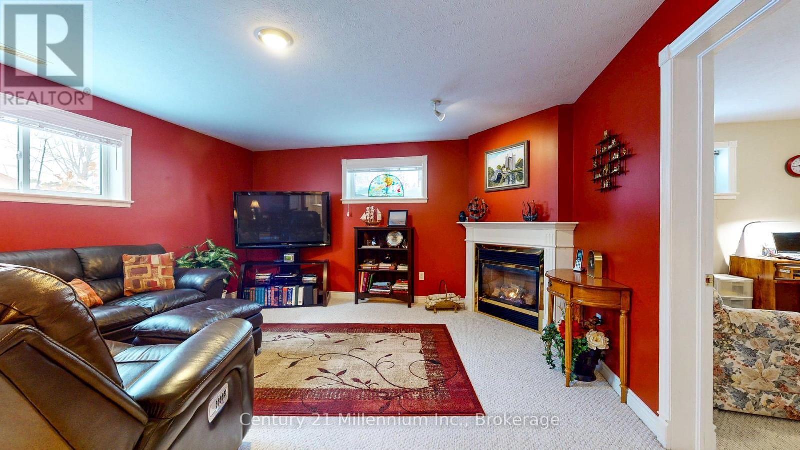 29 Ridge Creek Drive, Meaford, ON - Indoor Photo Showing Living Room With Fireplace