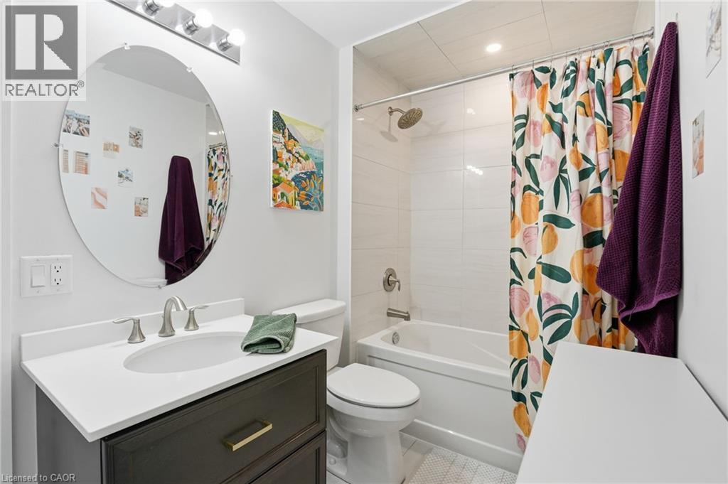 16 Concord Place Unit# 346, Grimsby, ON - Indoor Photo Showing Bathroom