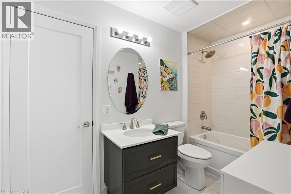 16 Concord Place Unit# 346, Grimsby, ON - Indoor Photo Showing Bathroom