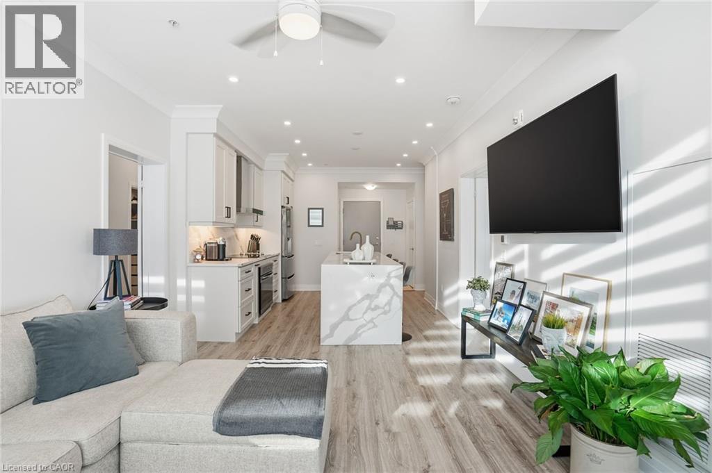 16 Concord Place Unit# 346, Grimsby, ON - Indoor Photo Showing Living Room