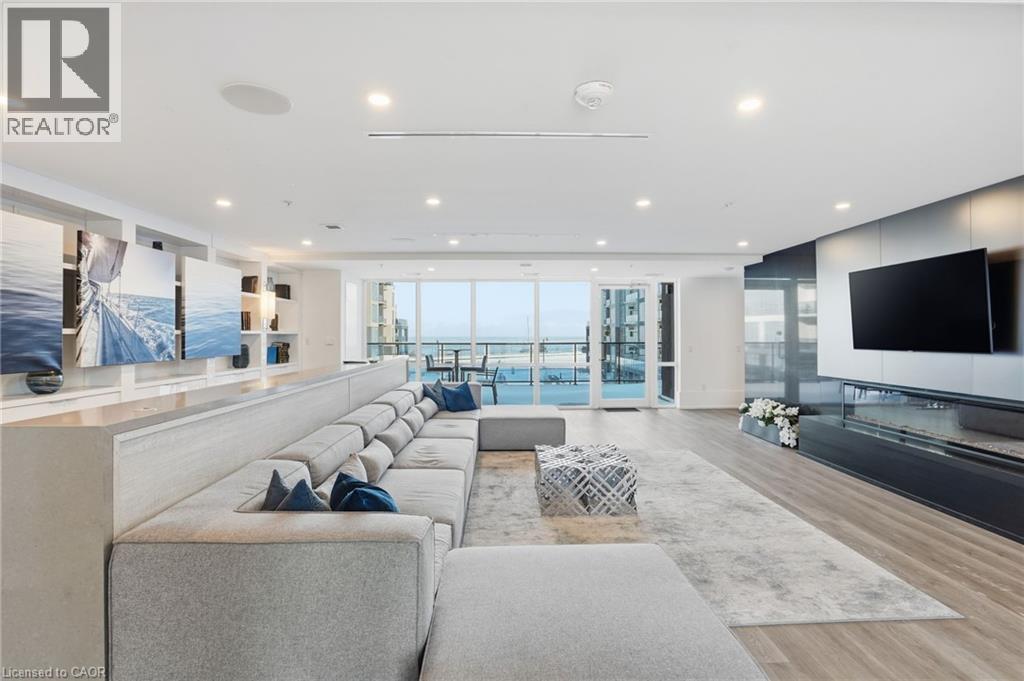 16 Concord Place Unit# 346, Grimsby, ON - Indoor Photo Showing Living Room