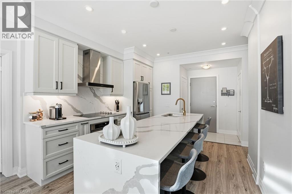 16 Concord Place Unit# 346, Grimsby, ON - Indoor Photo Showing Kitchen With Upgraded Kitchen