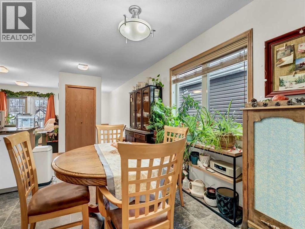 628 Industrial Avenue Se, Medicine Hat, AB - Indoor Photo Showing Dining Room