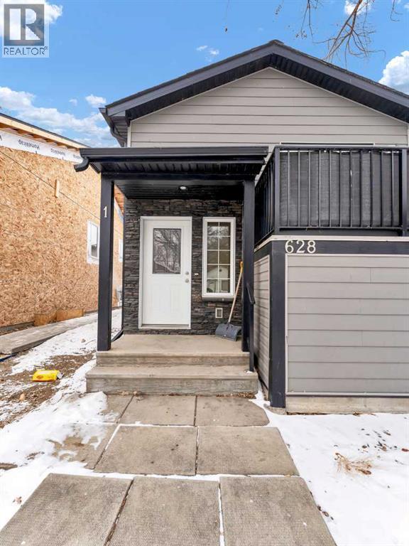 628 Industrial Avenue Se, Medicine Hat, AB - Outdoor With Exterior