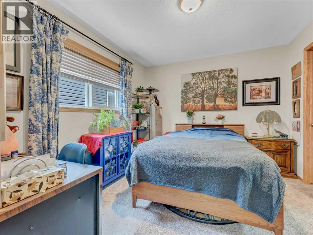 628 Industrial Avenue Se, Medicine Hat, AB - Indoor Photo Showing Bedroom
