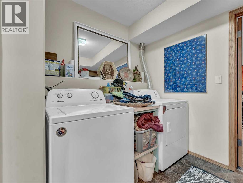 628 Industrial Avenue Se, Medicine Hat, AB - Indoor Photo Showing Laundry Room